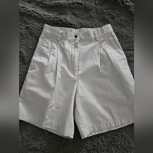 LL Bean Womens Size 4 White Chino Shorts Flat Front Mid Rise Bermuda Casual